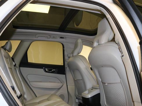 Used 2019 Volvo XC60 T5 Momentum w/ Premium Package image 79