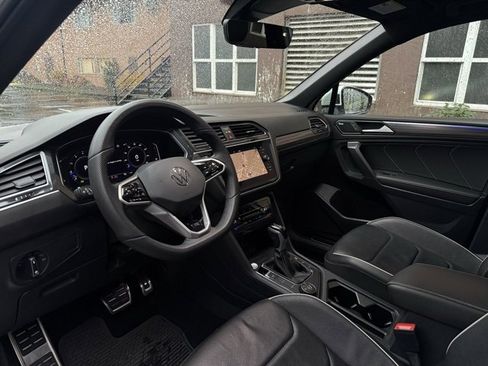 Used 2022 Volkswagen Tiguan SEL R-Line image 9