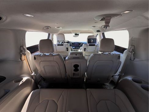 Used 2020 Chrysler Pacifica Touring-L Plus image 7