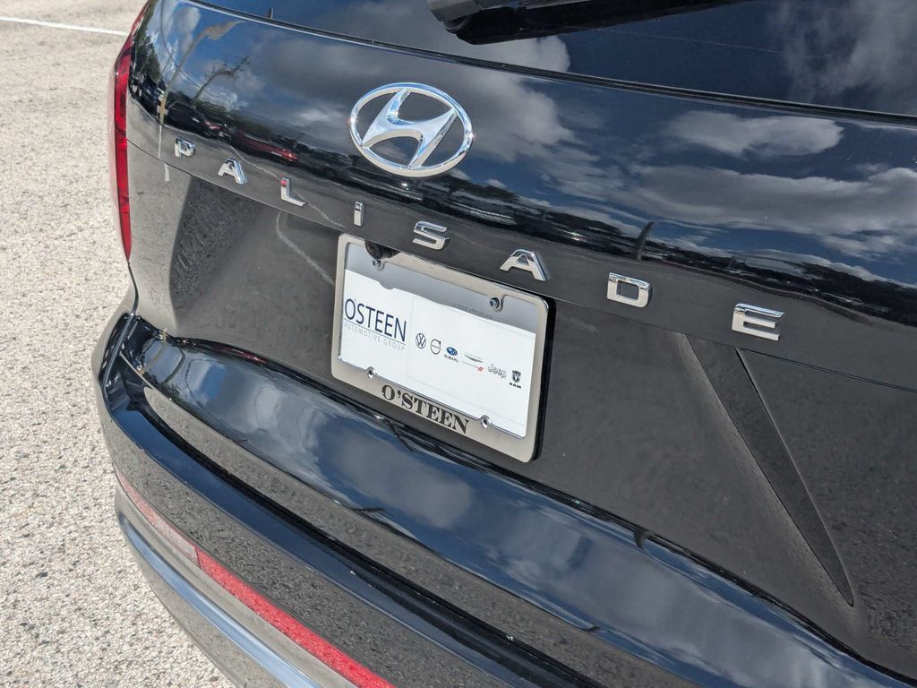 Used 2025 Hyundai Palisade Calligraphy FWD image 16