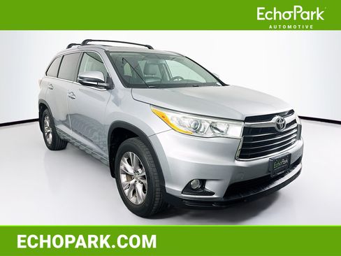 Used 2014 Toyota Highlander XLE AWD/4WD image 1