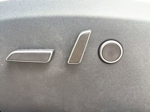 Used 2024 Tesla Model Y 2WD image 22