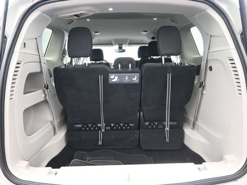 Used 2019 Chrysler Pacifica Touring Plus w/ Cold Weather Group image 29