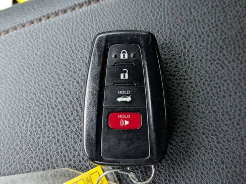 Used 2019 Toyota Camry XLE image 30