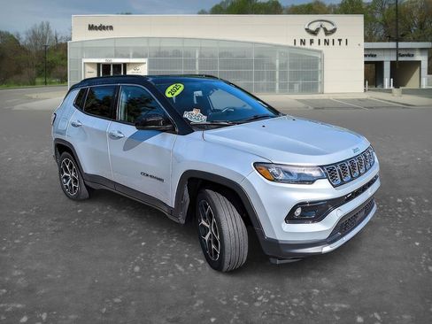 Used 2025 Jeep Compass Limited AWD/4WD image 2