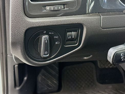 Used 2018 Volkswagen Golf SE FWD image 17