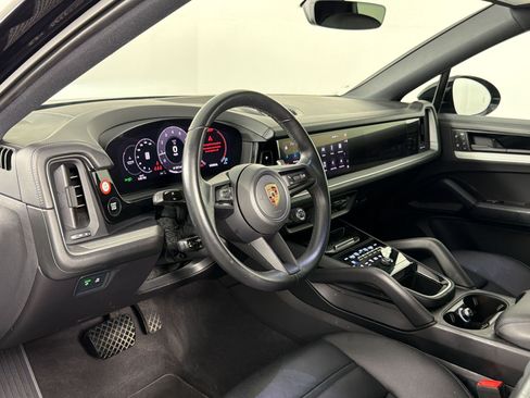 Certified 2024 Porsche Cayenne Coupe AWD/4WD image 4
