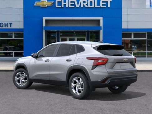 New 2026 Chevrolet Trax LS w/ LS Convenience Package FWD image 3