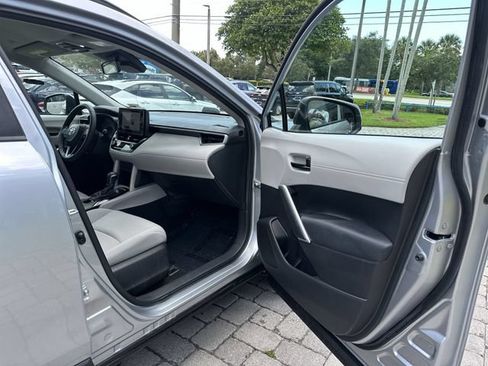 Used 2023 Toyota Corolla Cross LE FWD image 23