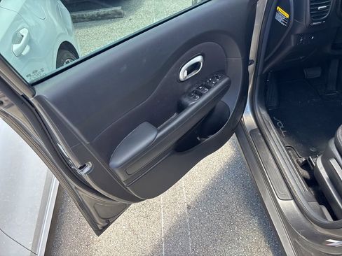 Used 2016 Kia Soul image 9