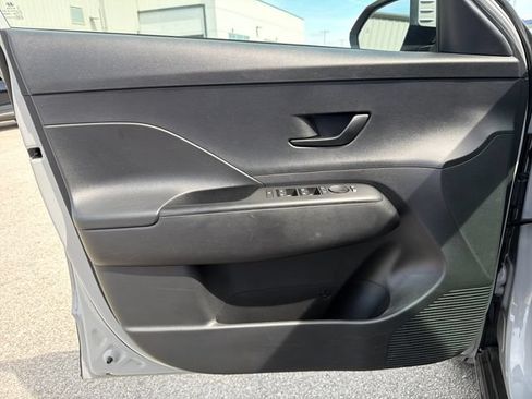 Used 2025 Hyundai Kona SEL AWD/4WD image 9