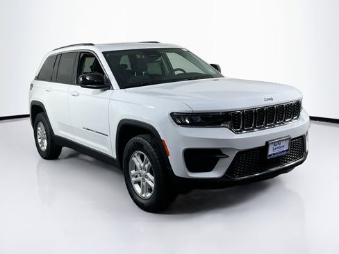 Used 2023 Jeep Grand Cherokee Laredo w/ Luxury Tech Group I image 3