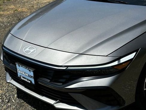 Used 2024 Hyundai Elantra Limited FWD image 11