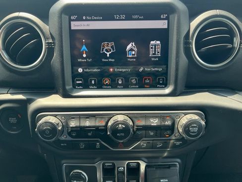Used 2018 Jeep Wrangler Unlimited Sahara AWD/4WD image 11