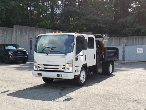 New 2024 Isuzu NPR HD image 2