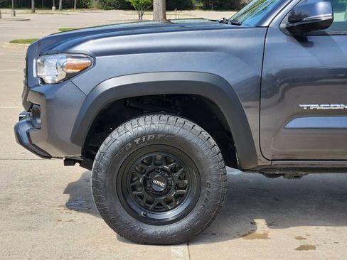 Used 2022 Toyota Tacoma TRD Off-Road w/ Technology Package AWD/4WD image 8