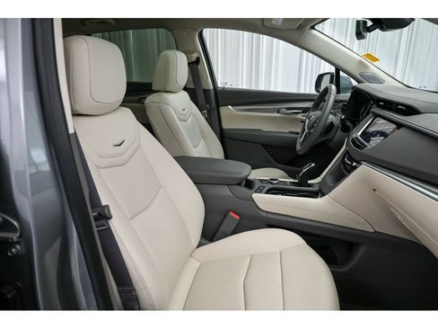 Used 2024 Cadillac XT5 Premium Luxury FWD image 17
