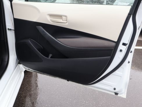 Used 2023 Toyota Corolla LE FWD image 11