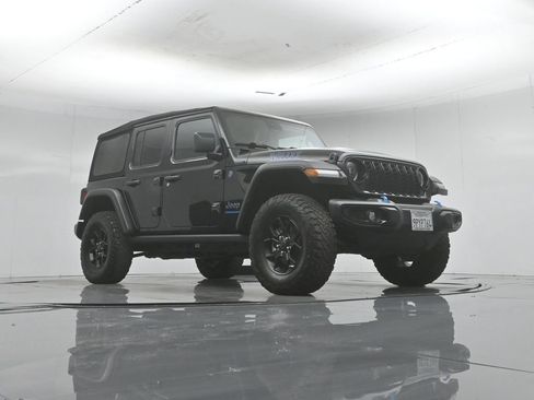 Used 2024 Jeep Wrangler Unlimited AWD/4WD image 48