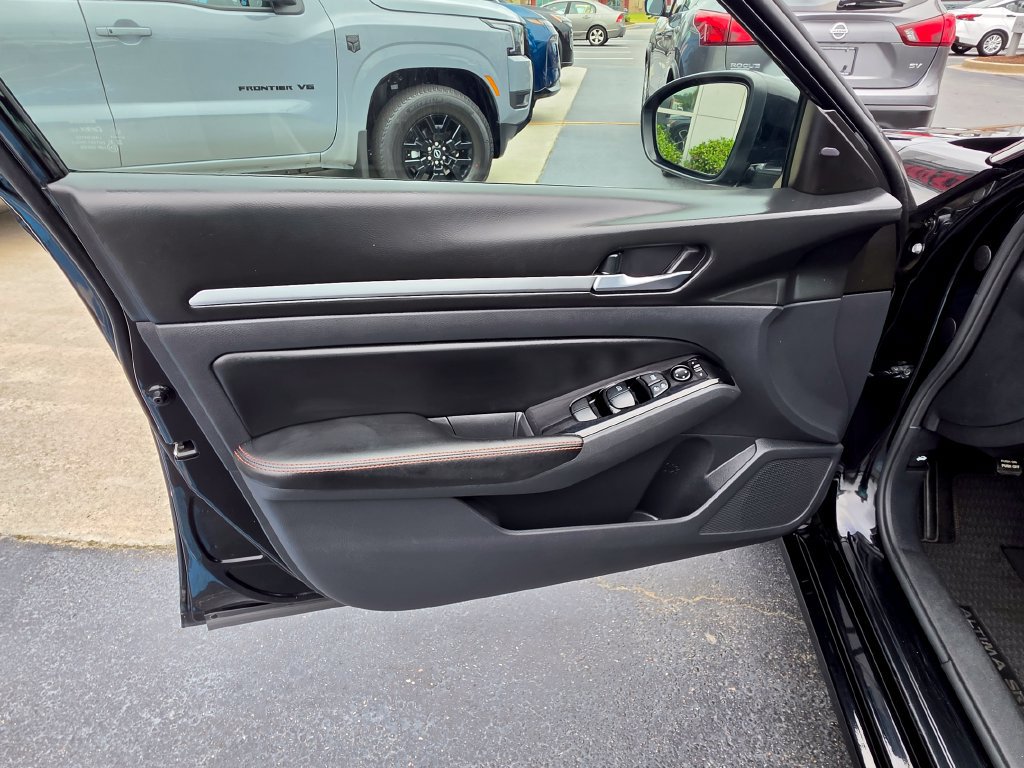 Certified 2025 Nissan Altima 2.5 SR FWD image 13