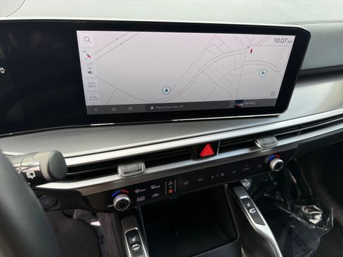 Used 2024 Kia Sorento S image 12