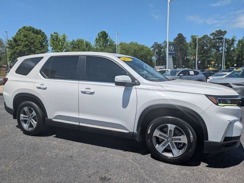 Used 2025 Honda Pilot EX-L image 2