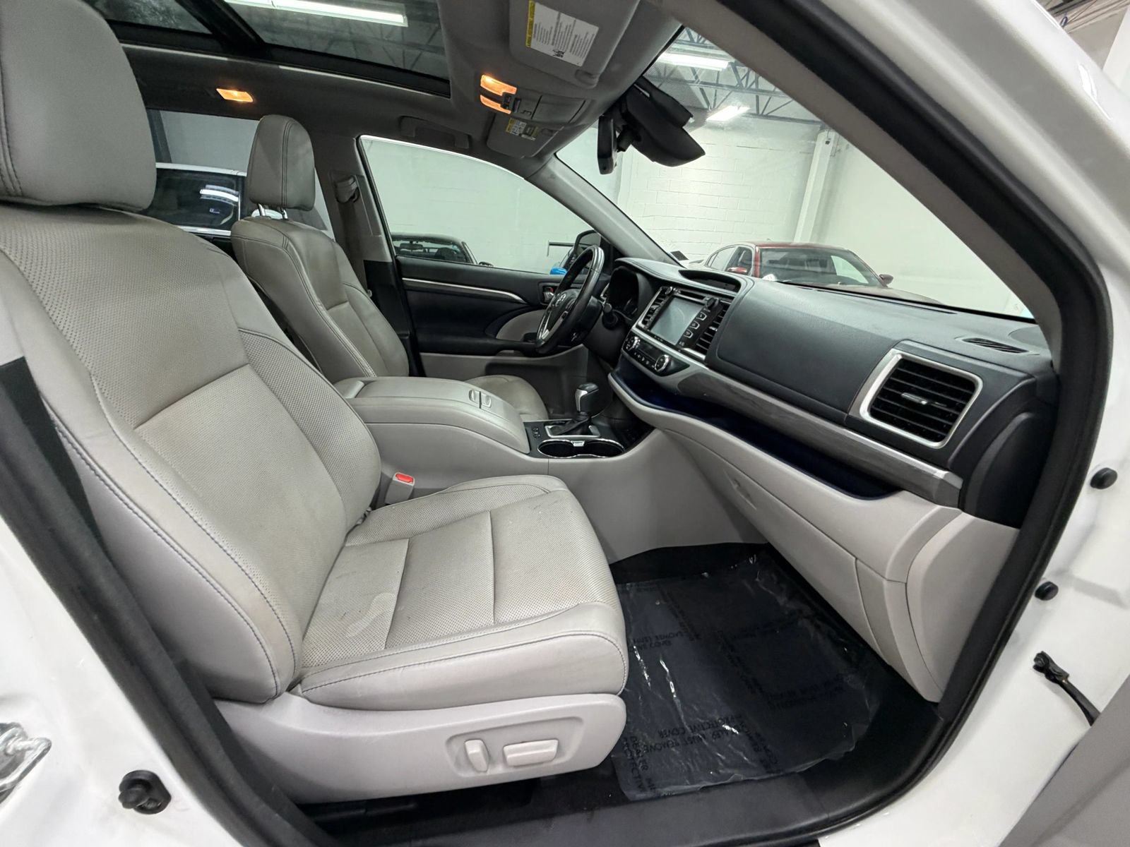 Used 2018 Toyota Highlander Limited Platinum AWD/4WD image 22