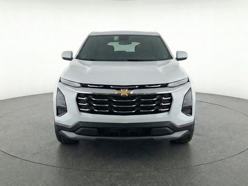 Used 2025 Chevrolet Equinox LT FWD image 2