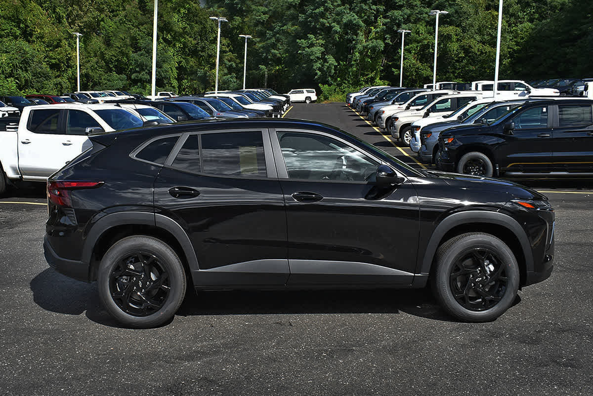 New 2026 Chevrolet Trax LS w/ LS Convenience Package FWD image 6