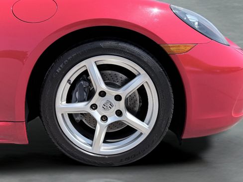Used 2019 Porsche 718 Cayman RWD image 9