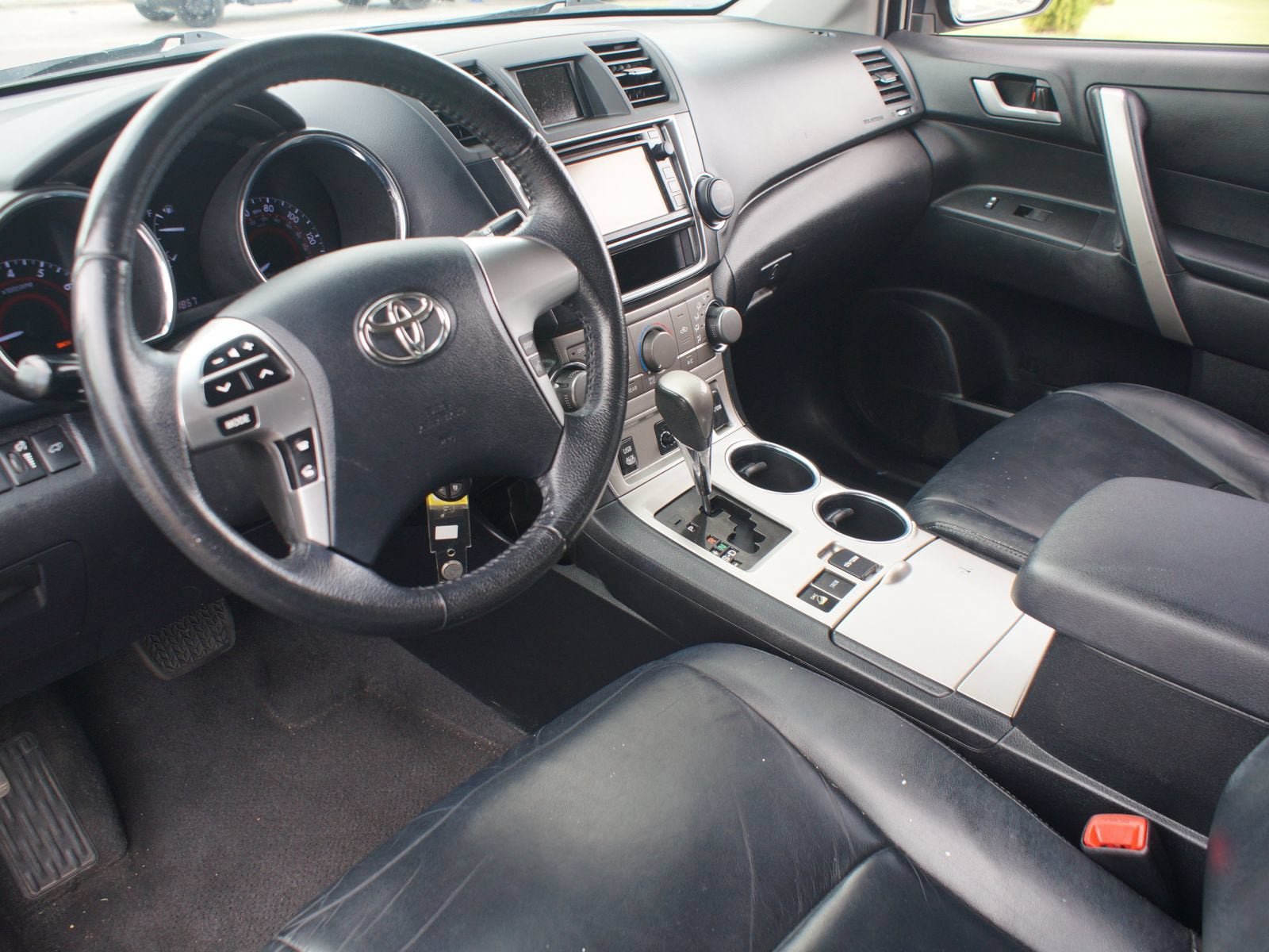 Used 2013 Toyota Highlander SE AWD/4WD image 11