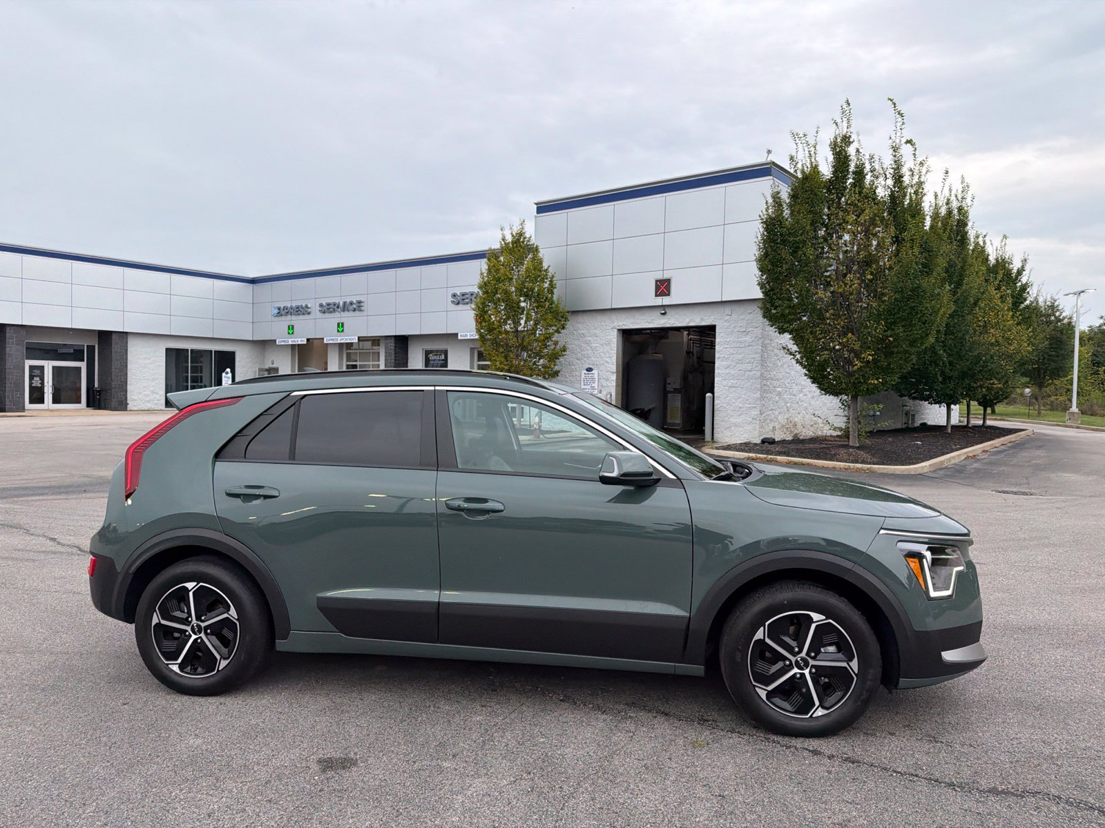 Used 2024 Kia Niro EX FWD image 5