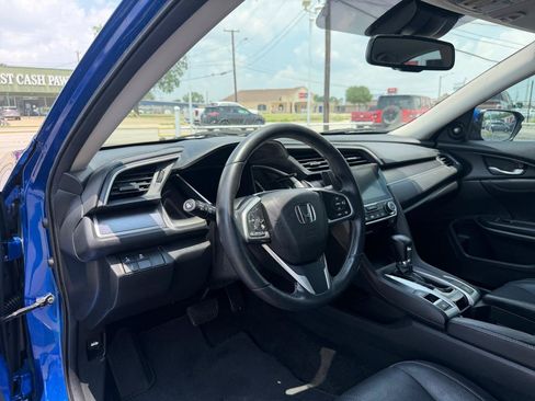 Used 2017 Honda Civic Touring image 9