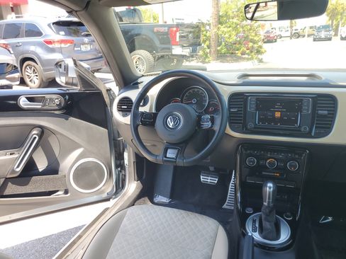 Used 2019 Volkswagen Beetle 2.0T SE FWD image 14