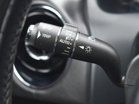 Used 2013 Jaguar XJ image 24