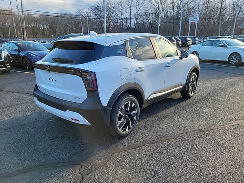 Used 2025 Nissan Kicks SV w/ Charging Package image 5