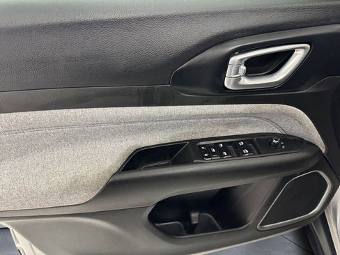 Used 2023 Jeep Compass Sport image 12