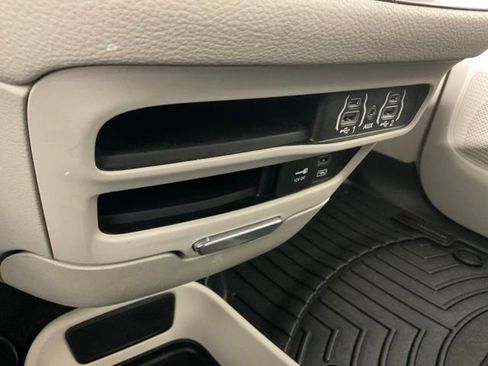 Used 2022 Chrysler Pacifica Touring-L image 22