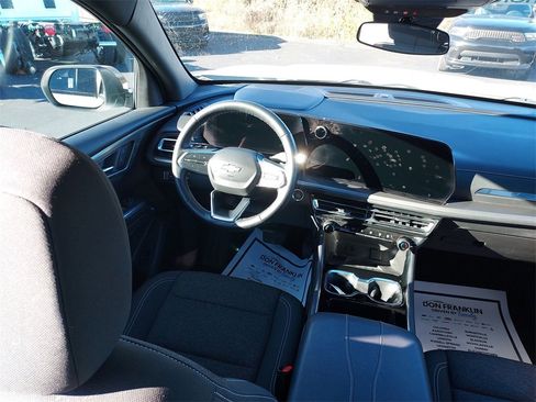 Used 2025 Chevrolet Traverse LT image 15