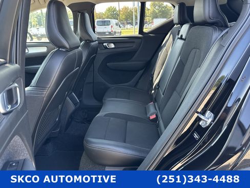 Used 2020 Volvo XC40 T5 Momentum image 13