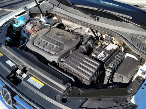 Certified 2024 Volkswagen Tiguan SE image 17
