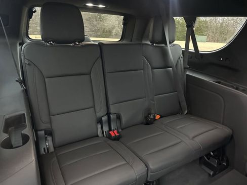 Used 2024 Chevrolet Suburban Z71 w/ Luxury Package image 44