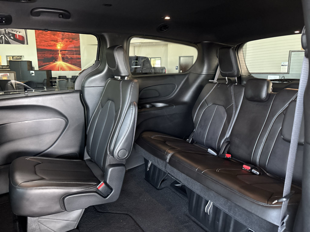 New 2027 Chrysler Pacifica Select FWD image 11