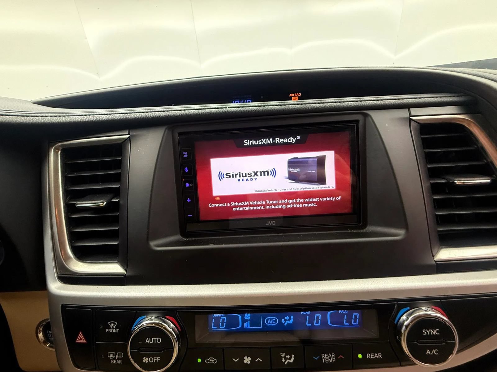 Used 2019 Toyota Highlander XLE AWD/4WD image 15