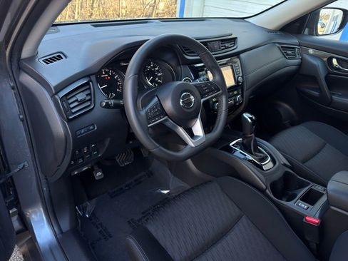 Used 2017 Nissan Rogue SV w/ SV Premium Package image 9