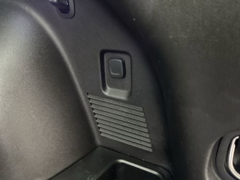 Used 2019 Chevrolet Blazer LT image 29