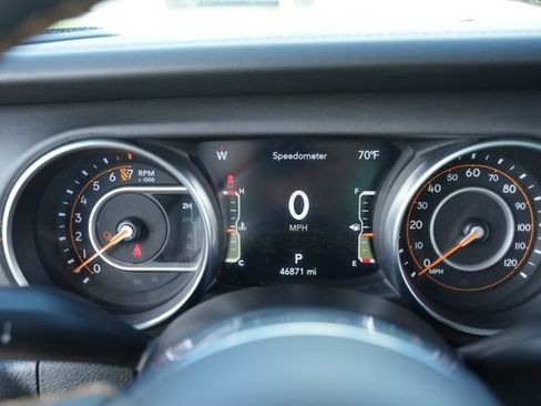 Used 2023 Jeep Gladiator Overland AWD/4WD image 29