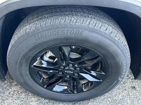 Used 2023 Chevrolet Traverse LT FWD image 39