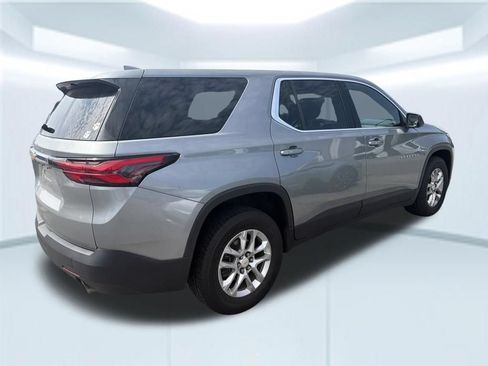 Used 2023 Chevrolet Traverse LS FWD image 8