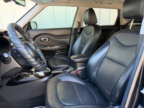 Used 2016 Kia Soul ! w/ Premium Package FWD image 7